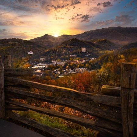 Mountain Eden, Hot Tub, Resort Pool, Wifi, 1089 Free Tickets Each Paid Day, Dollywood And More 蓋特林堡 外观 照片