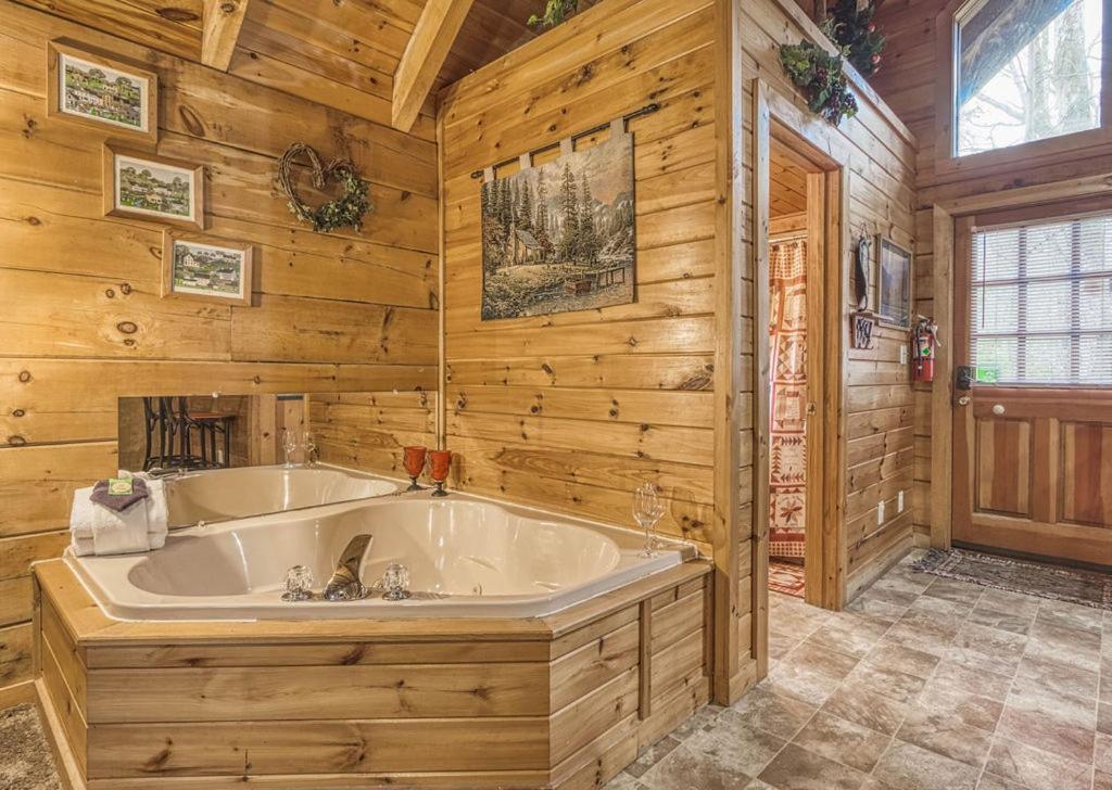 Mountain Eden, Hot Tub, Resort Pool, Wifi, 1089 Free Tickets Each Paid Day, Dollywood And More 蓋特林堡 外观 照片