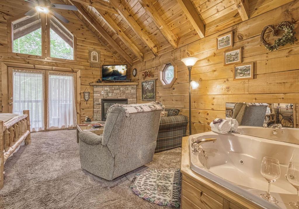 Mountain Eden, Hot Tub, Resort Pool, Wifi, 1089 Free Tickets Each Paid Day, Dollywood And More 蓋特林堡 外观 照片